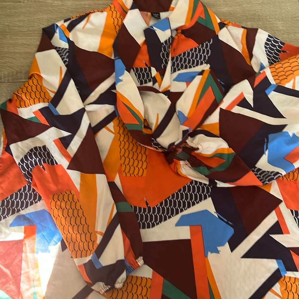 Hello to all, I have a SHEIN multi color long sleeve shirt 2xl never worn